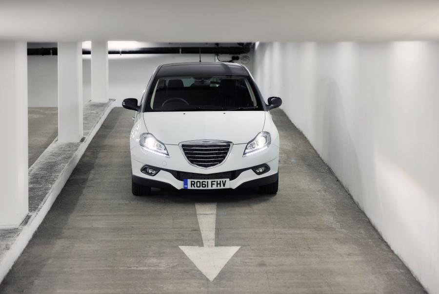  Chrysler Delta 2011 года  (фото 61 из 69)